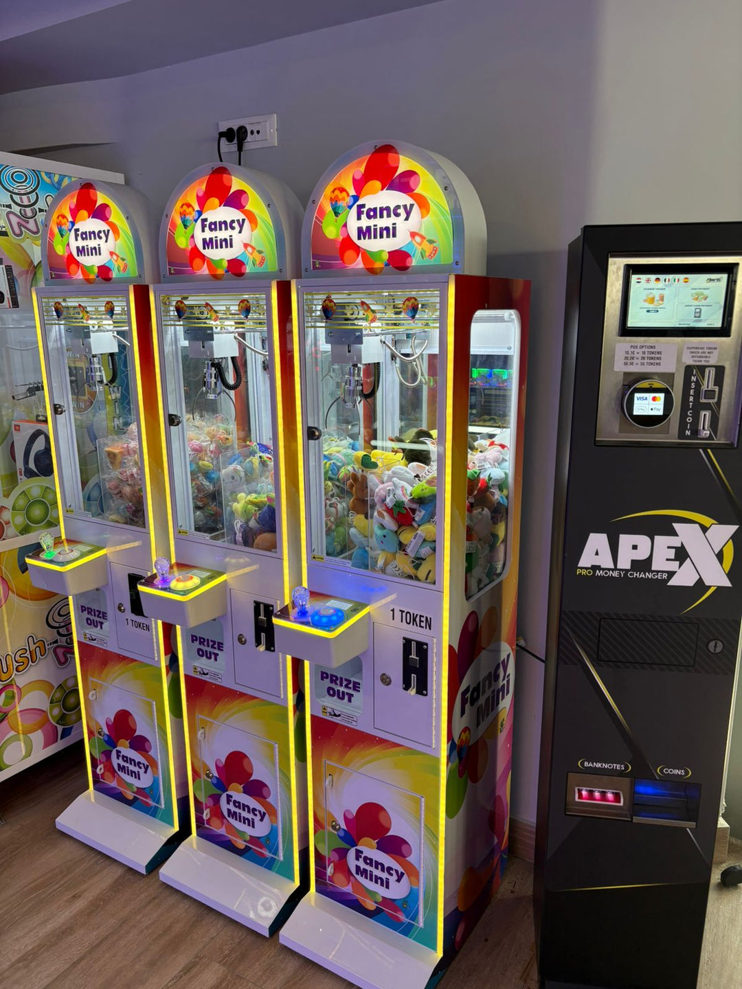 πραγματικη εγκατασταση με 3 μηχανηματα δαγκανας fancy mini μαζι με change machine alberici